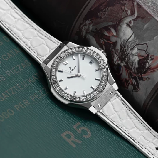 Hublot Classic Fusion Titanium Diamonds 33mm Ref. 581.NE.2010.LR.1204