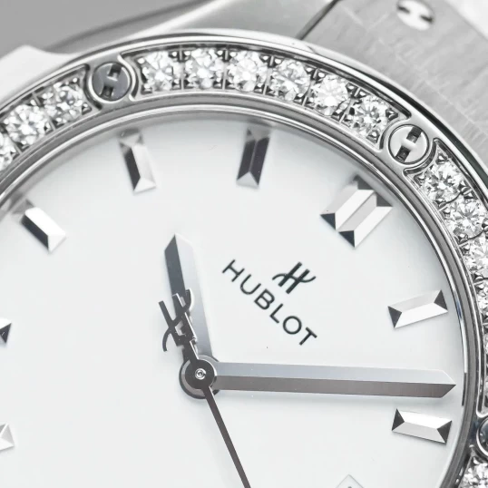 Hublot Classic Fusion Titanium Diamonds 33mm Ref. 581.NE.2010.LR.1204