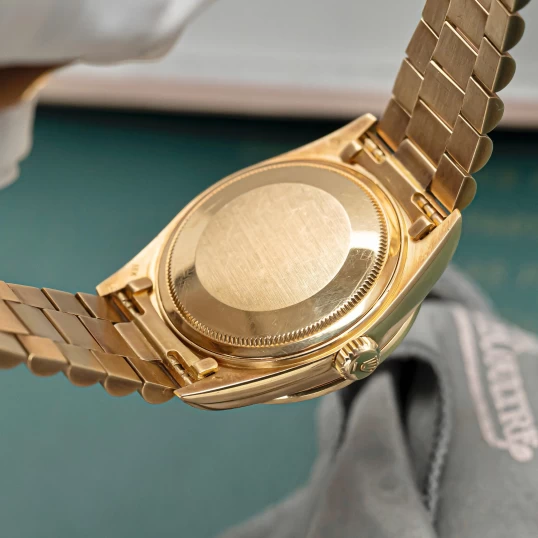 Rolex Day-Date 36mm – Ref. 18038 Full Diamond Cọc số ngọc lục bảo