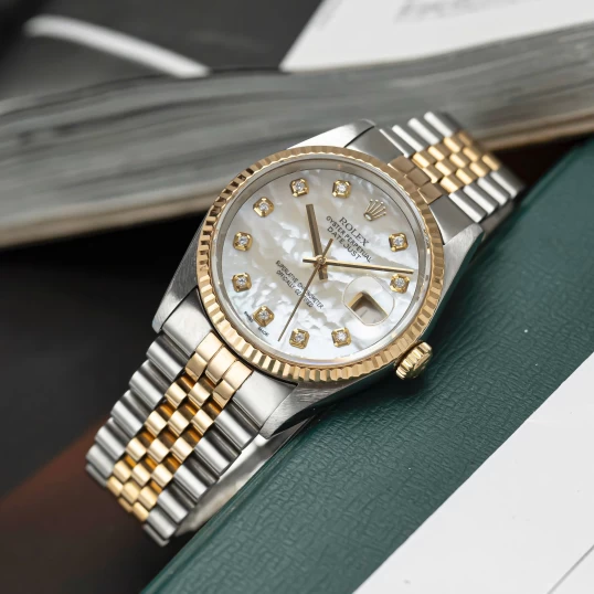 Rolex Oyster Perpetual Datejust 36mm Ref. 16233 – Mặt khảm trai trắng vân mây