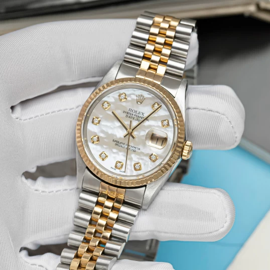 Rolex Oyster Perpetual Datejust 36mm Ref. 16233 – Mặt khảm trai trắng vân mây