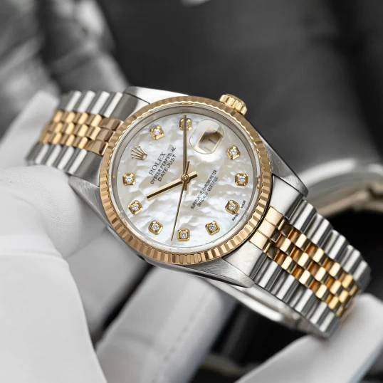 Rolex Oyster Perpetual Datejust 36mm Ref. 16233 – Mặt khảm trai trắng vân mây