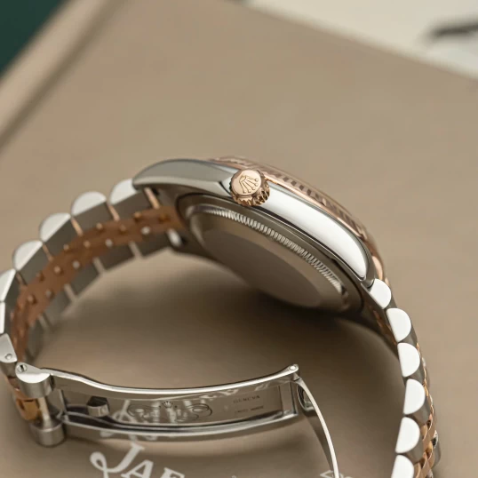 Rolex Oyster Perpetual Datejust 36mm Ref. 116231 - Silver Sunburst Dial