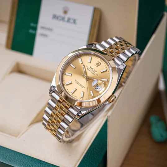 Rolex Oyster Perpetual Datejust 41mm Ref. 126303 Champagne Dial