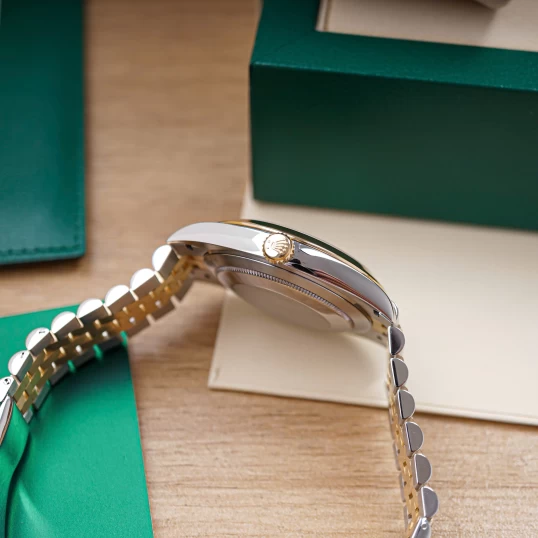 Rolex Oyster Perpetual Datejust 41mm Ref. 126303 Champagne Dial