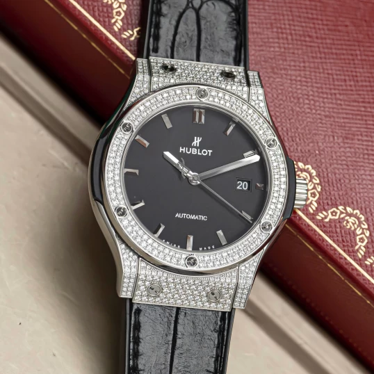 Hublot Classic Fusion Titanium Pavé 42mm - Ref. 542.NX.1171.LR.1704