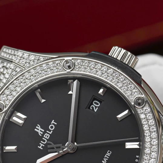 Hublot Classic Fusion Titanium Pavé 42mm - Ref. 542.NX.1171.LR.1704