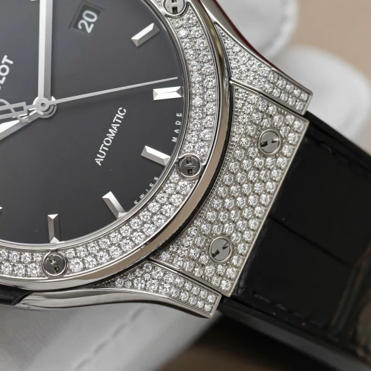 Hublot Classic Fusion Titanium Pavé 42mm - Ref. 542.NX.1171.LR.1704