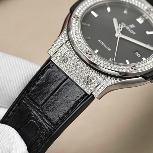 Hublot Classic Fusion Titanium Pavé 42mm - Ref. 542.NX.1171.LR.1704