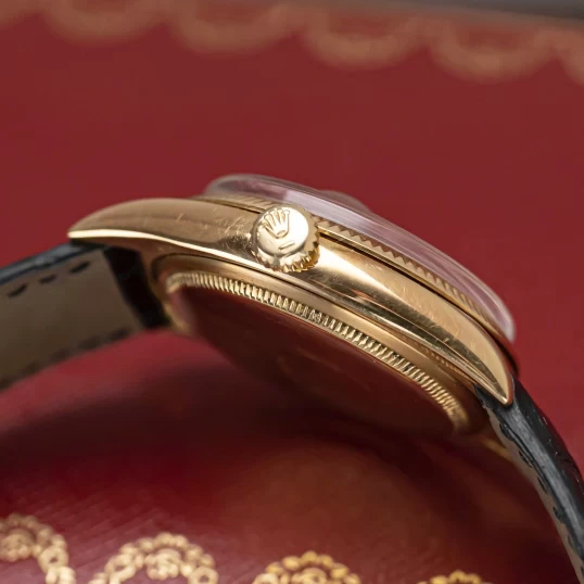 Rolex Oyster Perpetual Datejust Vintage 4 số - Vàng khối, Mặt số đen