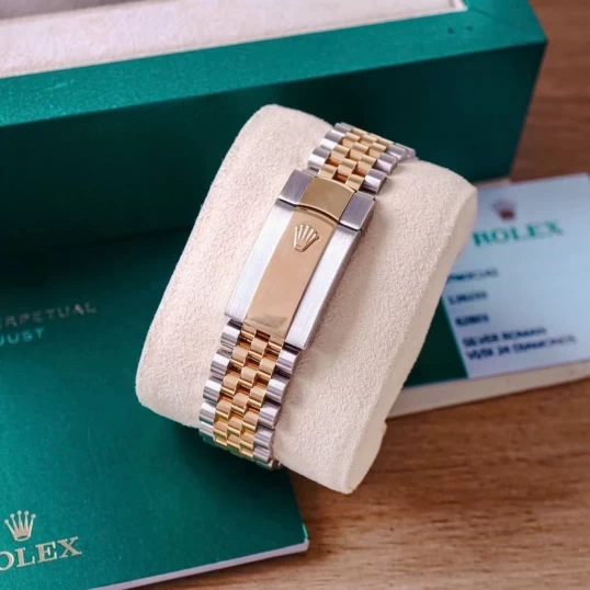 Rolex Oyster Perpetual Datejust 36 Ref. 126233 – Mặt số màu bạc