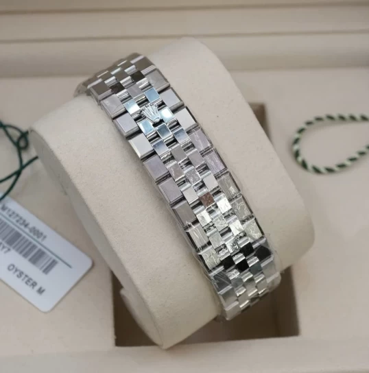 Rolex Oyster Perpetual Land-Dweller 36 Ref. 127234-0001 – Mặt số trắng họa tiết