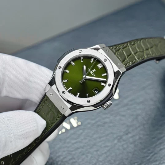 Hublot Classic Fusion 33mm – Green Dial – Ref. 581.NX.8970.LR