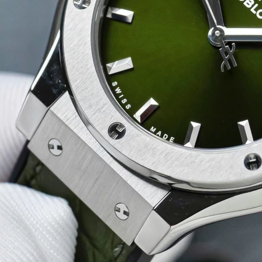 Hublot Classic Fusion 33mm – Green Dial – Ref. 581.NX.8970.LR