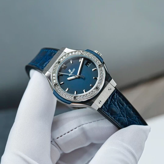 Hublot Classic Fusion 33mm Blue Dial Diamond Bezel – 581.NX.6670.LR.1104.JPN19