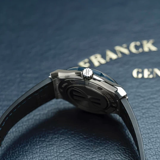 Hublot Classic Fusion 33mm Blue Dial Diamond Bezel – 581.NX.6670.LR.1104.JPN19