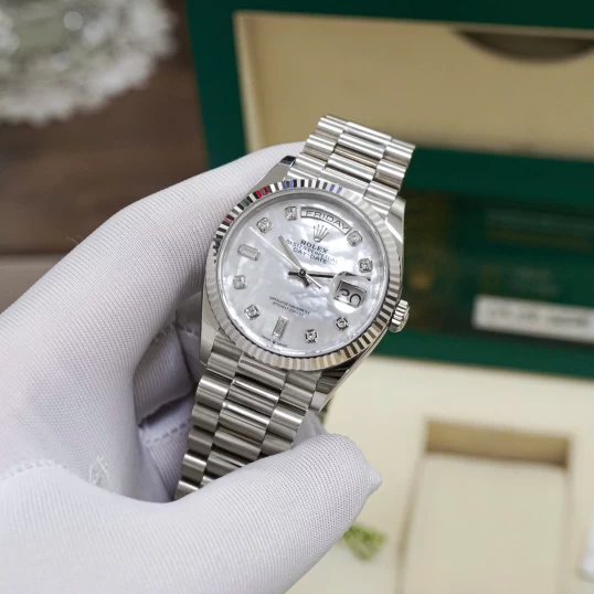 Rolex Oyster Perpetual Day-Date 36mm White Gold – Ref.128239 Mother Of Pearl Diamond Dial
