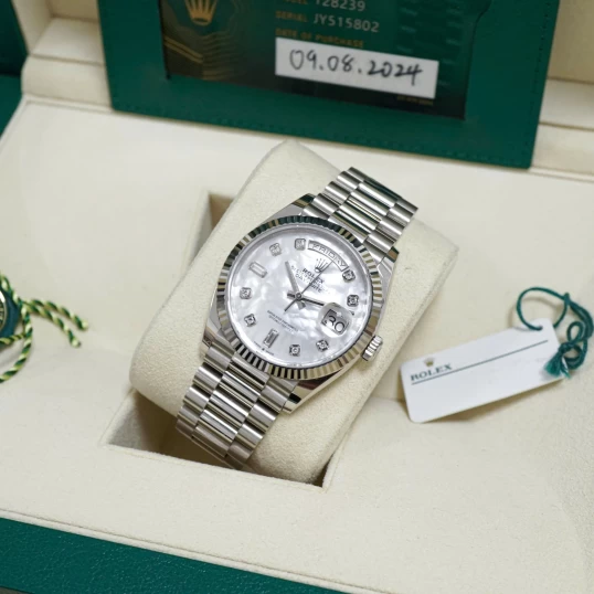 Rolex Oyster Perpetual Day-Date 36mm White Gold – Ref.128239 Mother Of Pearl Diamond Dial