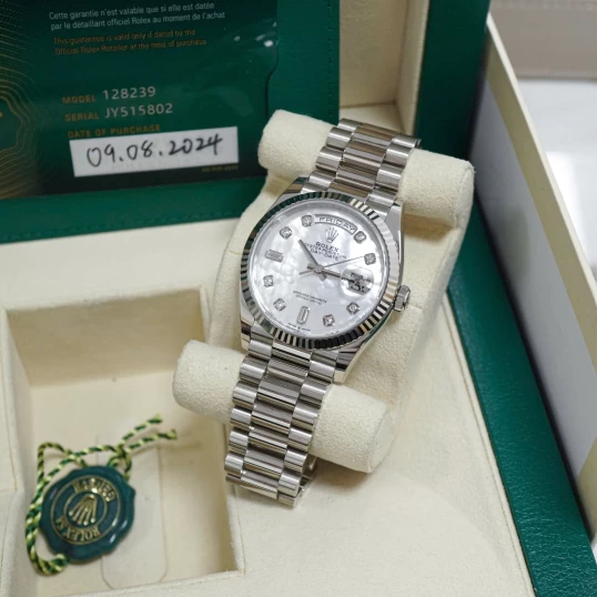 Rolex Oyster Perpetual Day-Date 36mm White Gold – Ref.128239 Mother Of Pearl Diamond Dial