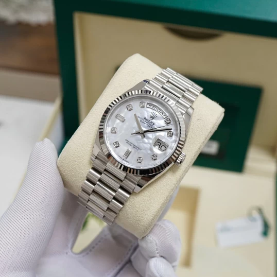 Rolex Oyster Perpetual Day-Date 36mm White Gold – Ref.128239 Mother Of Pearl Diamond Dial