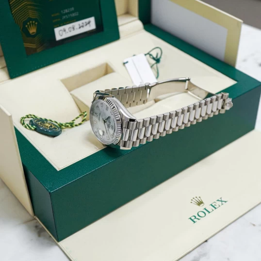 Rolex Oyster Perpetual Day-Date 36mm White Gold – Ref.128239 Mother Of Pearl Diamond Dial