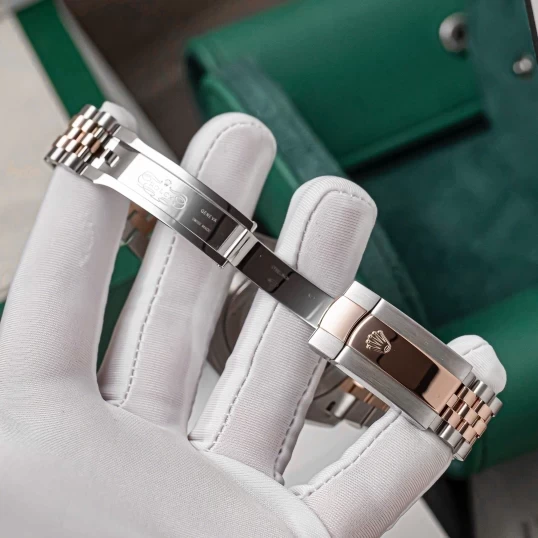 Rolex Oyster Perpetual Datejust 41mm Ref. 126331 MOP Diamond Dial