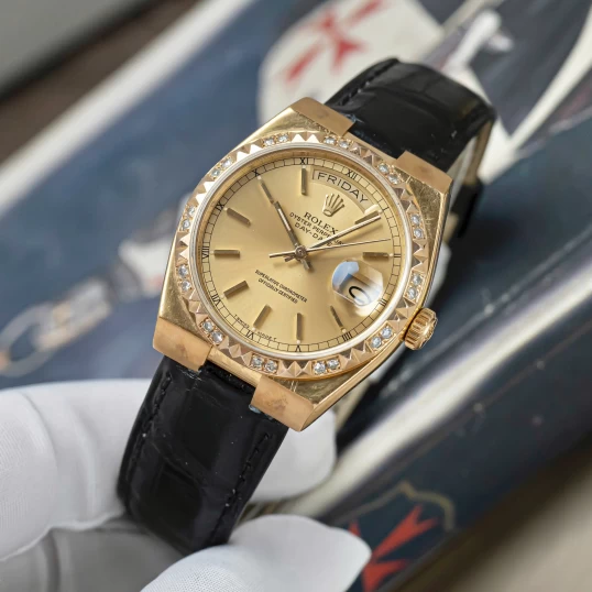 Rolex Oysterquartz Day-Date Ref. 19018 Yellow Gold Champagne Dial Diamond Bezel