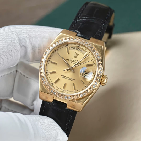 Rolex Oysterquartz Day-Date Ref. 19018 Yellow Gold Champagne Dial Diamond Bezel