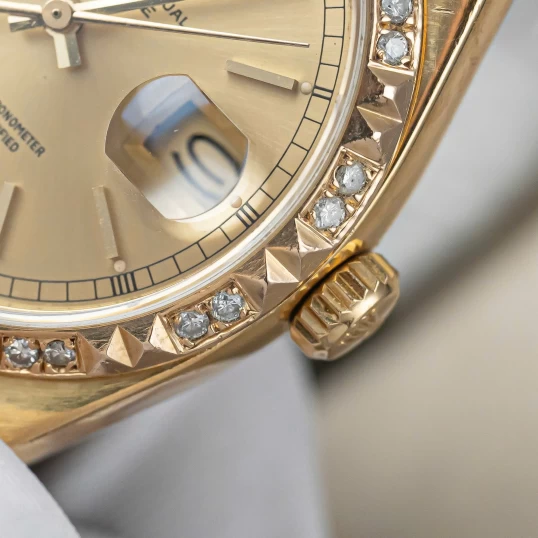 Rolex Oysterquartz Day-Date Ref. 19018 Yellow Gold Champagne Dial Diamond Bezel