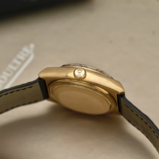 Rolex Oysterquartz Day-Date Ref. 19018 Yellow Gold Champagne Dial Diamond Bezel