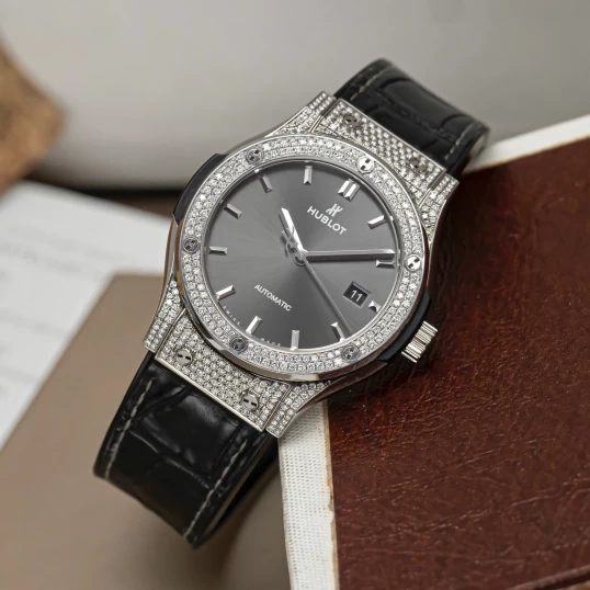 Hublot Classic Fusion Grey Titanium 42mm Ref. 542.NX.7071.LR Custom Diamond