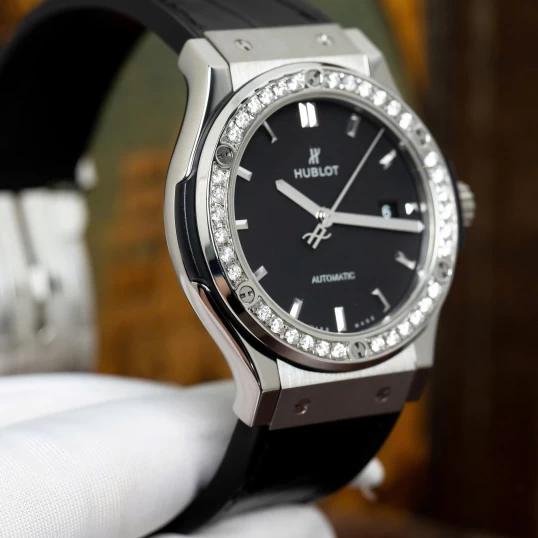 Hublot Classic Fusion 42mm Ref. 542.NX.1171.RX Diamond Bezel