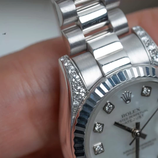 Rolex Lady-Datejust 26mm Ref. 179239 – MOP Diamond Dial
