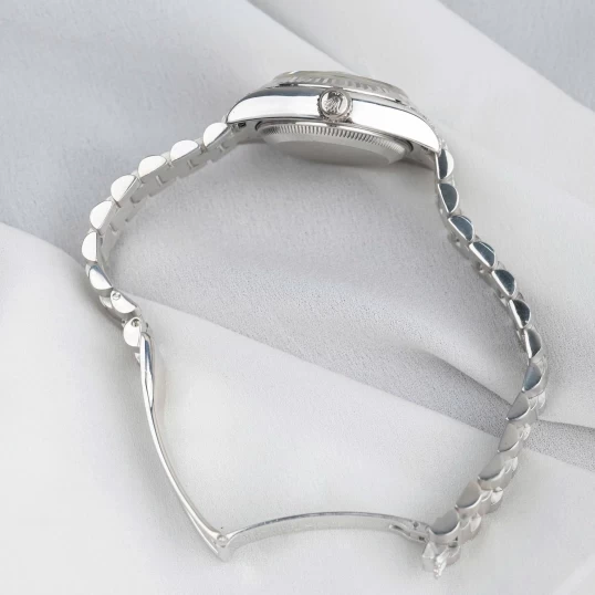 Rolex Lady-Datejust 26mm Ref. 179239 – MOP Diamond Dial