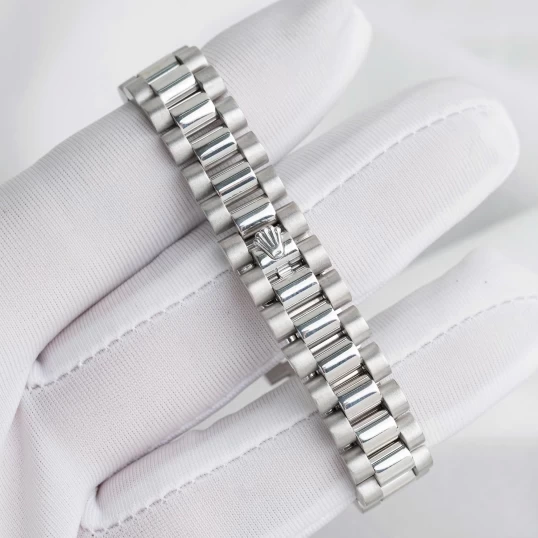 Rolex Lady-Datejust 26mm Ref. 179239 – MOP Diamond Dial