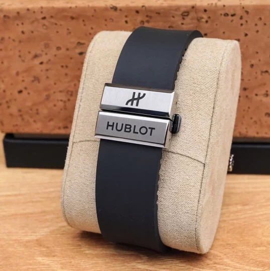 Hublot Classic Fusion 42mm – Ref. 591.NX.1270.RX.MDM – Black Dial