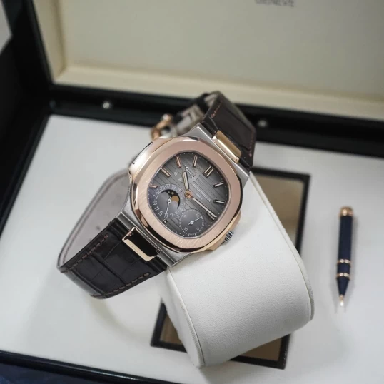 Patek Philippe Nautilus Moonphase Power Reserve 40mm Ref. 5712GR-001