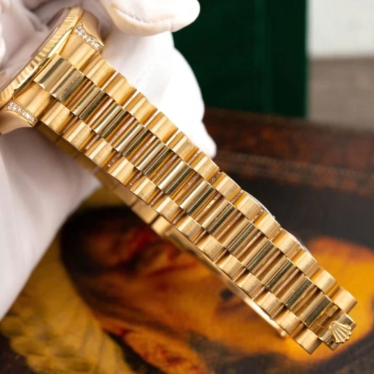 Rolex Day-Date 36mm Ref. 118338 – Champagne Dial Diamond