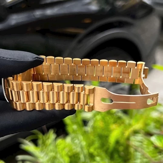 Rolex Oyster Perpetual Day-Date 36mm Champagne Dial Diamond - Ref. 118238