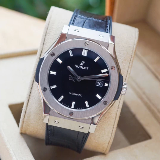 Hublot Classic Fusion Black Titanium 42mm - 542.NX.1270.LR