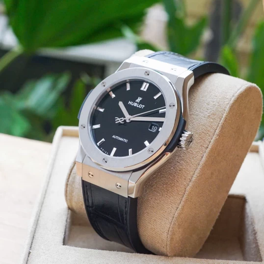 Hublot Classic Fusion Black Titanium 42mm - 542.NX.1270.LR