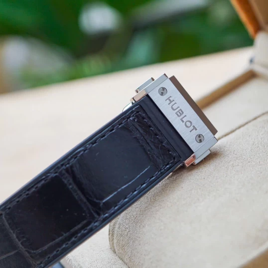 Hublot Classic Fusion Black Titanium 42mm - 542.NX.1270.LR