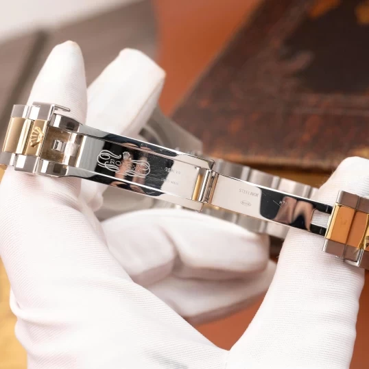 Rolex GMT-Master II Black Dial Demi Gold 40mm – Ref. 116713LN