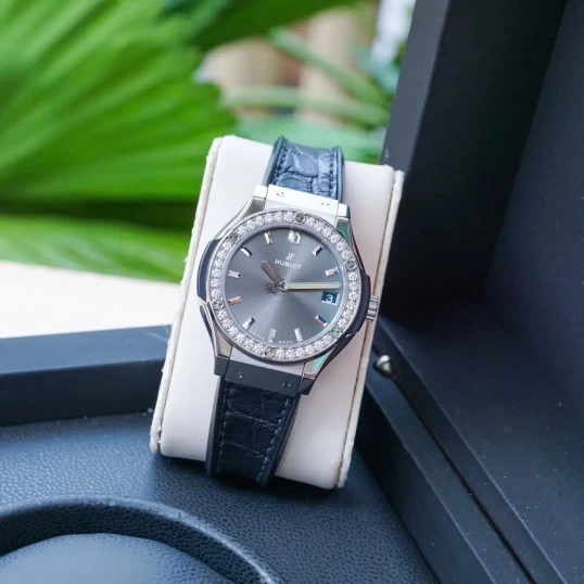 Hublot Classic Fusion Grey Dial Diamond 33mm – Ref. 581.NX.7071.LR.1104