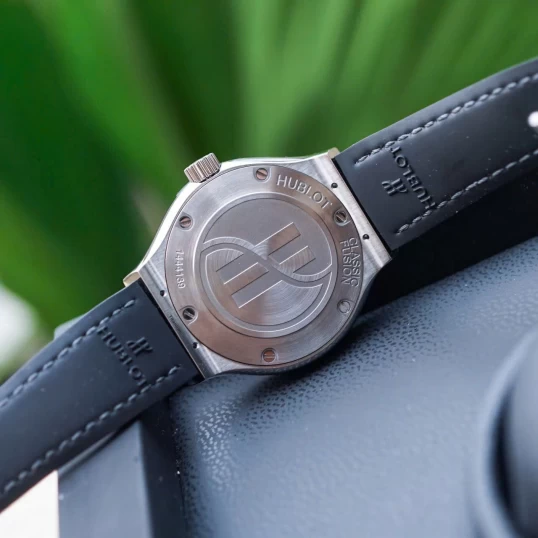 Hublot Classic Fusion Grey Dial Diamond 33mm – Ref. 581.NX.7071.LR.1104