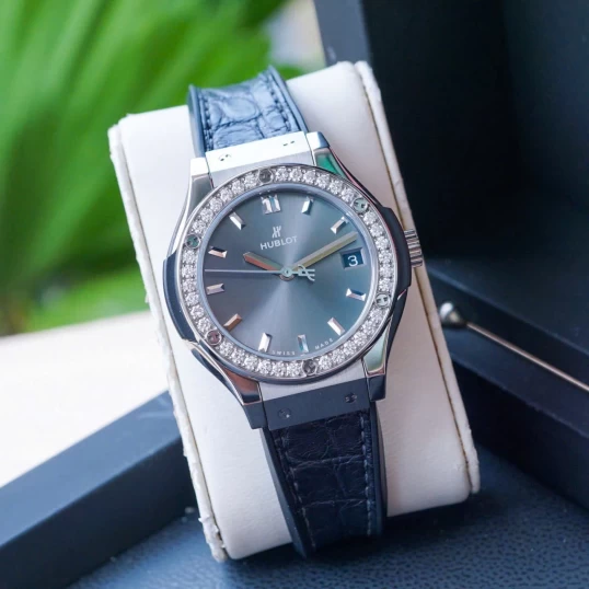Hublot Classic Fusion Grey Dial Diamond 33mm – Ref. 581.NX.7071.LR.1104