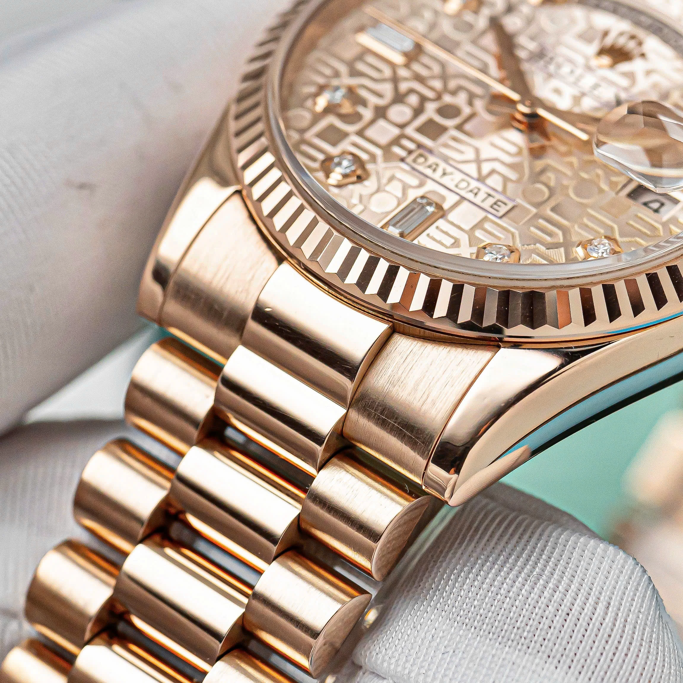 Rolex Oyster Perpetual Day-Date 36mm Ref 118235 Vi tính hồng