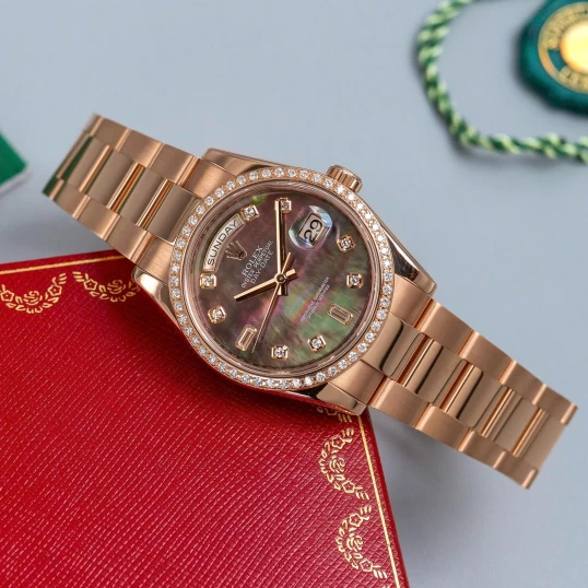 Rolex Oyster Perpetual Day-Date 36mm Ref. 118205 – Everose Gold – MOP Diamond Dial