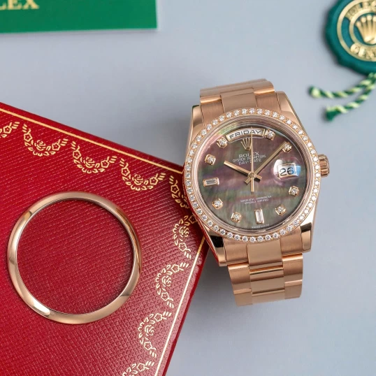 Rolex Oyster Perpetual Day-Date 36mm Ref. 118205 – Everose Gold – MOP Diamond Dial
