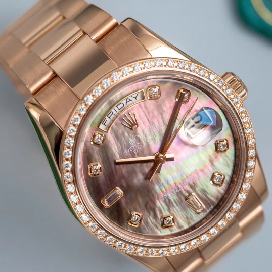 Rolex Oyster Perpetual Day-Date 36mm Ref. 118205 – Everose Gold – MOP Diamond Dial